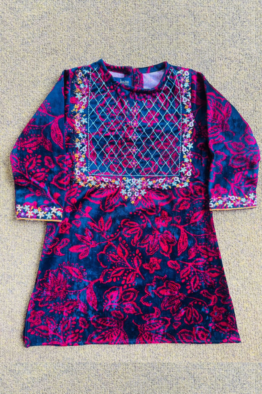 Cotrie Kurti with Neck Embroidery
